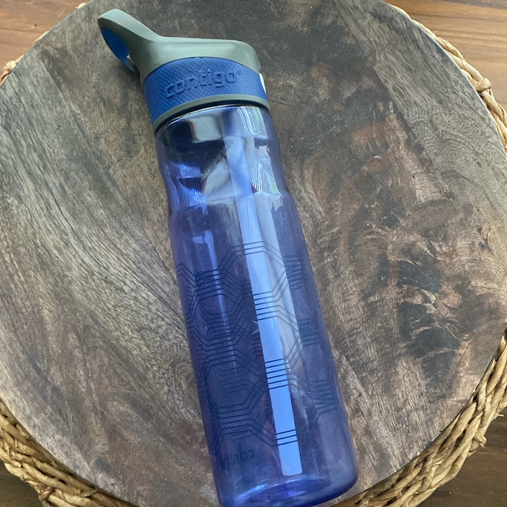 Contigo blue graphic 25 Oz Water Bottle with Auto Seal Lid flip top straw used